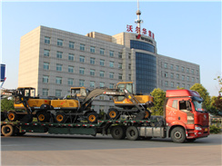 沃爾華集團4臺輪式挖掘機裝車俄羅斯